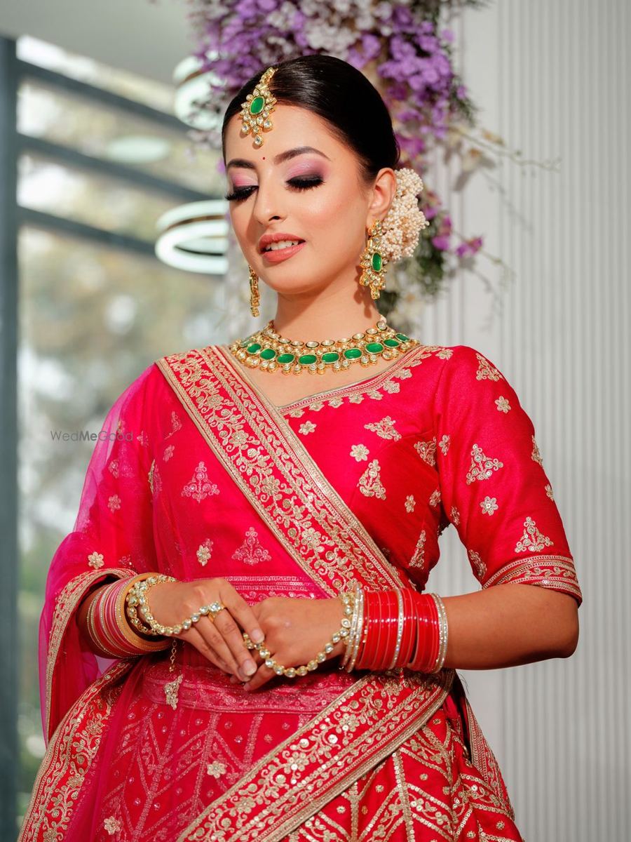 Bride with green kundan set and red bangles