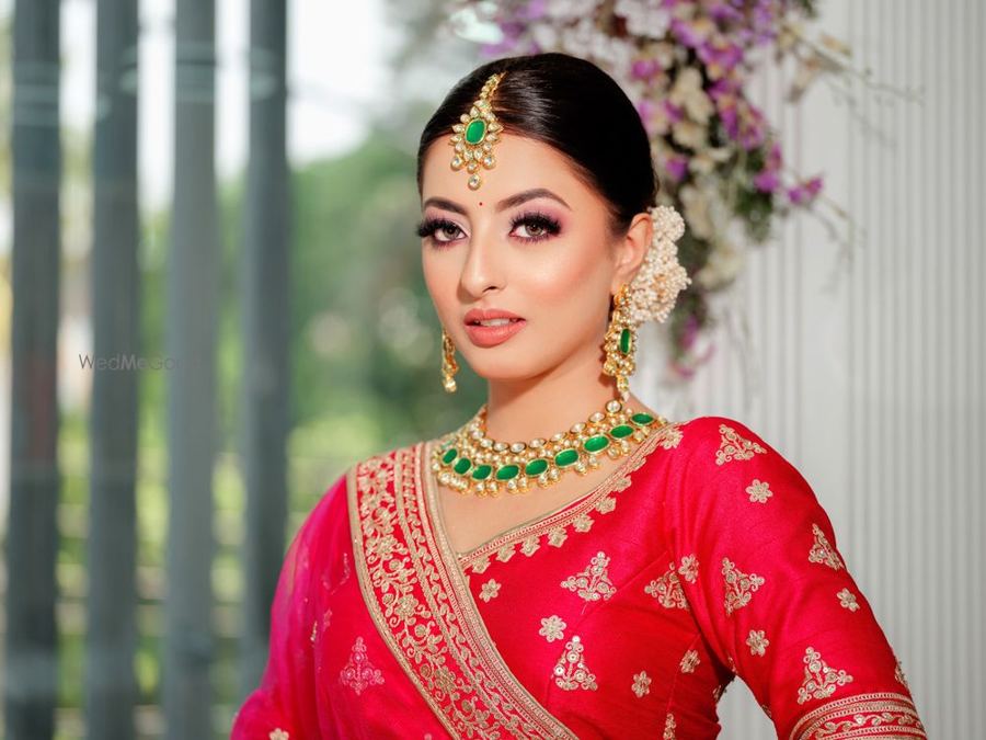 Bridal portrait with maang tikka and red dupatta
